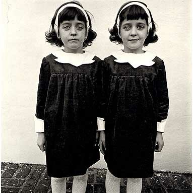Diane Arbus: Identical twins, Roselle, N.J. 1967