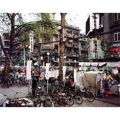 Thomas Struth: Jiang-Han Lu, Shanghai, 1995